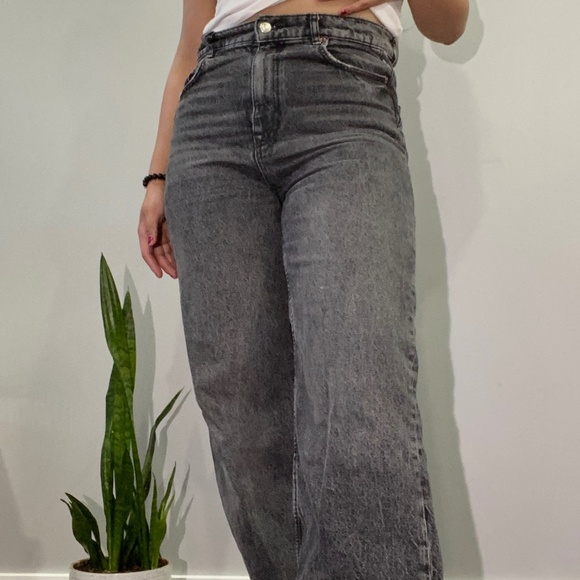 (Brand New) Women's Zara high waist straight leg distressed jeans. - Picture 3 of 8